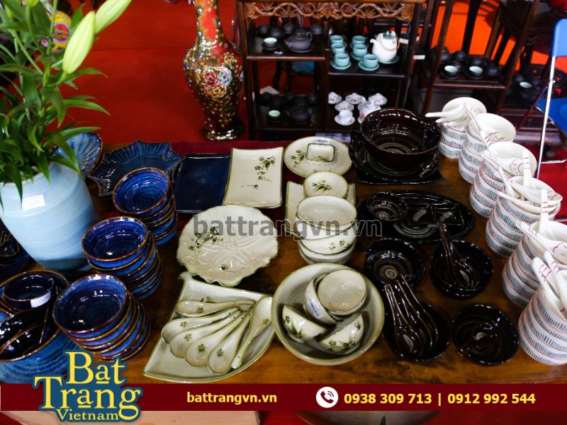 Tặng bộ bát đĩa tân gia 